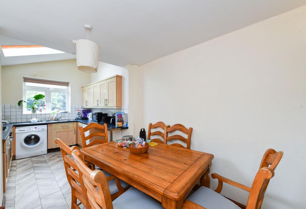 4 bed Mid Terraced House for rent in West Bridgford. From FHP Living - Nottingham