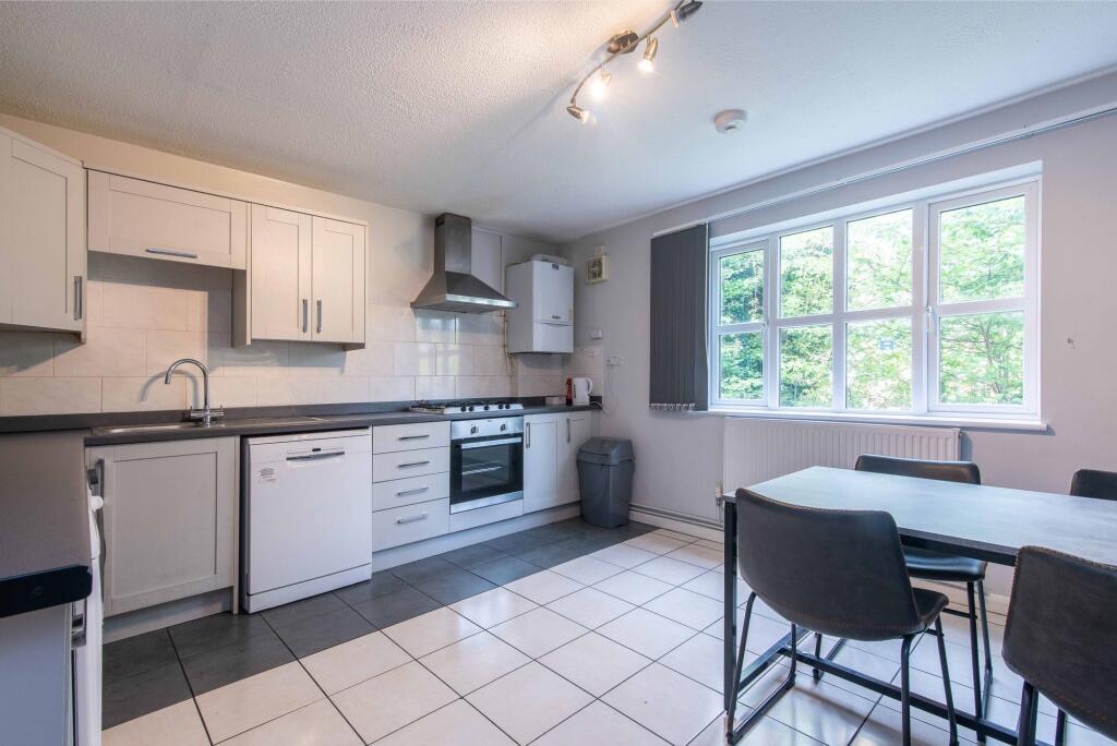 5 bed Mid Terraced House for rent in Nottingham. From FHP Living - Nottingham 5 bed Mid Terraced House for rent in Nottingham. From FHP Living - Nottingham