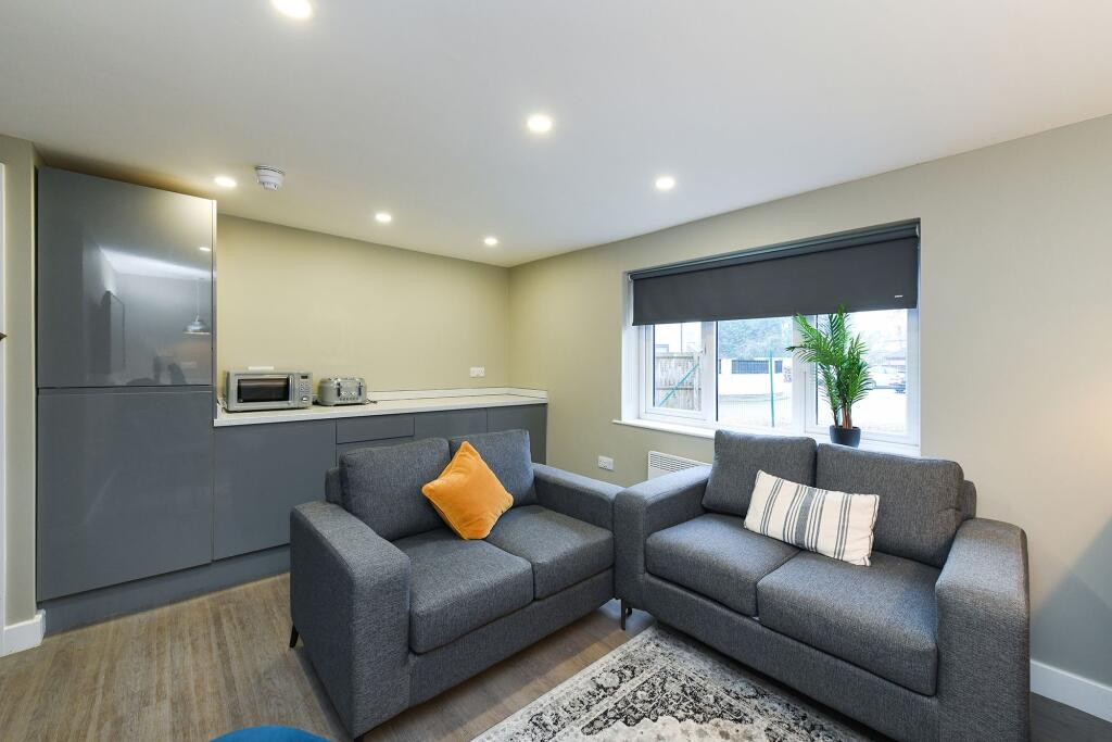 3 bed 1st Floor Flat for rent in . From FHP Living - Nottingham