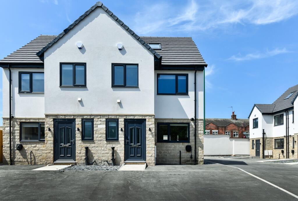 4 bed Mid Terraced House for rent in Bestwood Village. From FHP Living - Nottingham