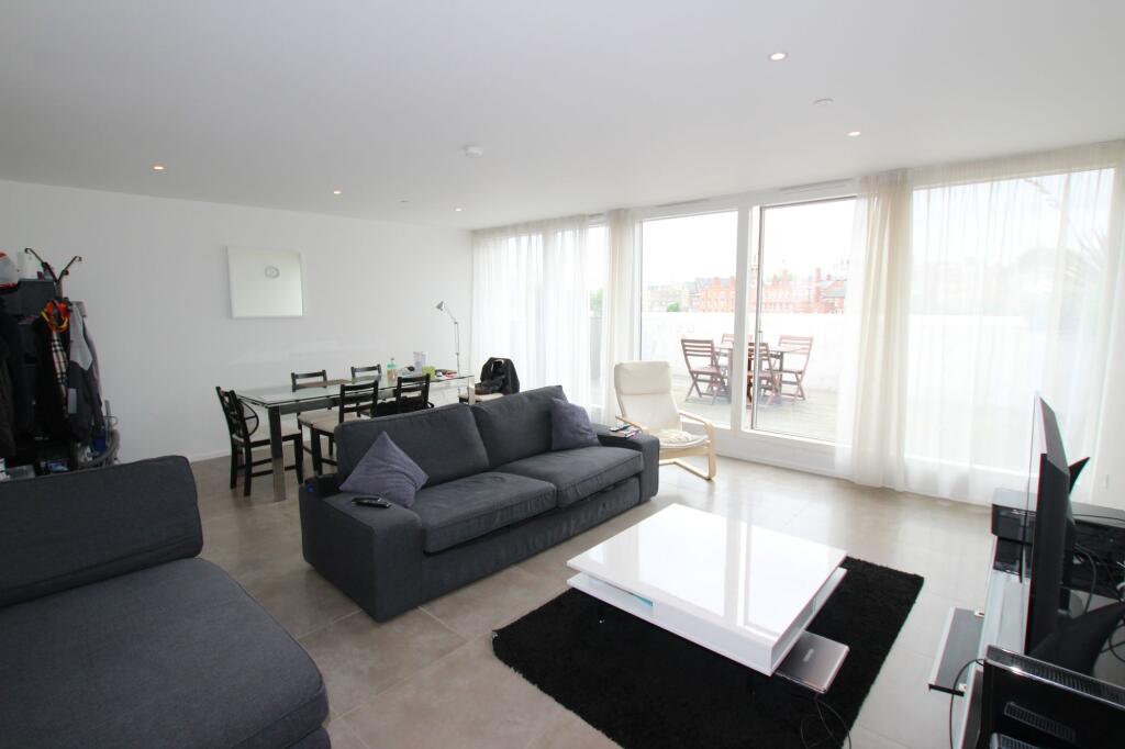 3 bed 1st Floor Flat for rent in Nottingham. From FHP Living - Nottingham