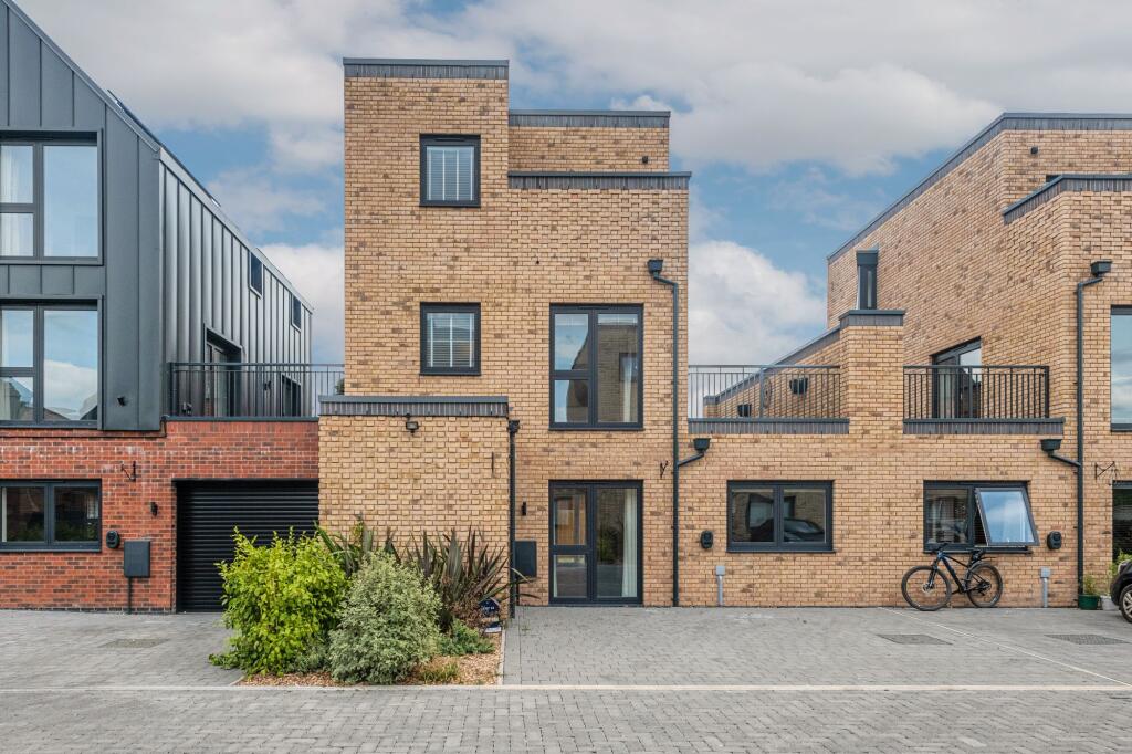 4 bed Mid Terraced House for rent in Gamston. From FHP Living - Nottingham 4 bed Mid Terraced House for rent in Gamston. From FHP Living - Nottingham