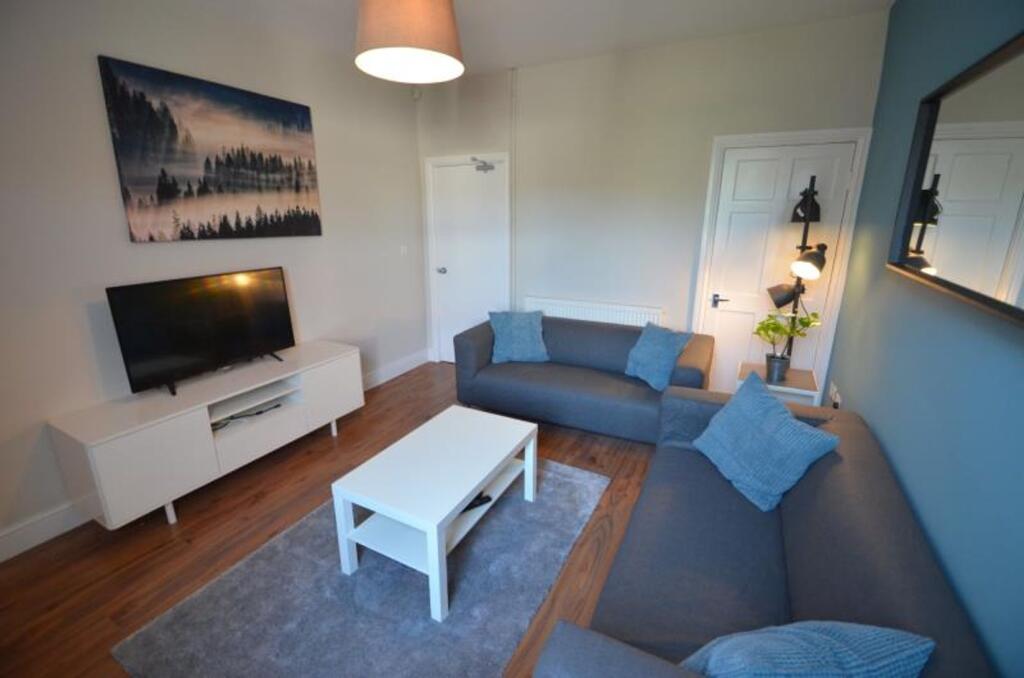 5 bed Mid Terraced House for rent in Beeston. From FHP Living - Nottingham
