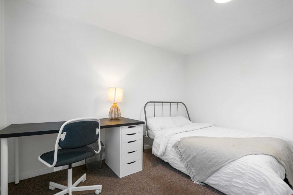 5 bed Mid Terraced House for rent in Nottingham. From FHP Living - Nottingham 5 bed Mid Terraced House for rent in Nottingham. From FHP Living - Nottingham