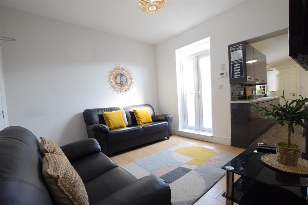 5 bed Mid Terraced House for rent in Riseholme. From Cloud Lettings Ltd - Lincoln 5 bed Mid Terraced House for rent in Riseholme. From Cloud Lettings Ltd - Lincoln