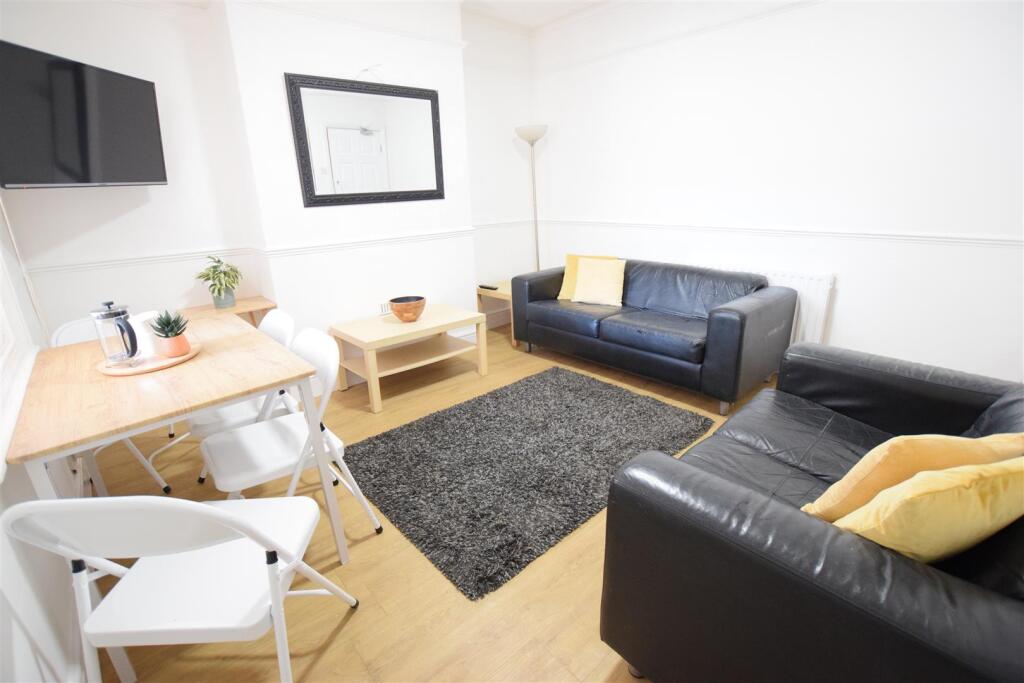 5 bed Mid Terraced House for rent in Lincoln. From Cloud Lettings Ltd - Lincoln 5 bed Mid Terraced House for rent in Lincoln. From Cloud Lettings Ltd - Lincoln