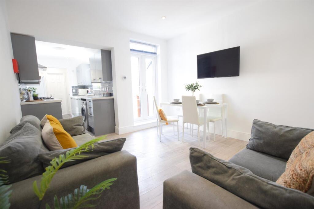 5 bed Mid Terraced House for rent in Harmston. From Cloud Lettings Ltd - Lincoln 5 bed Mid Terraced House for rent in Harmston. From Cloud Lettings Ltd - Lincoln