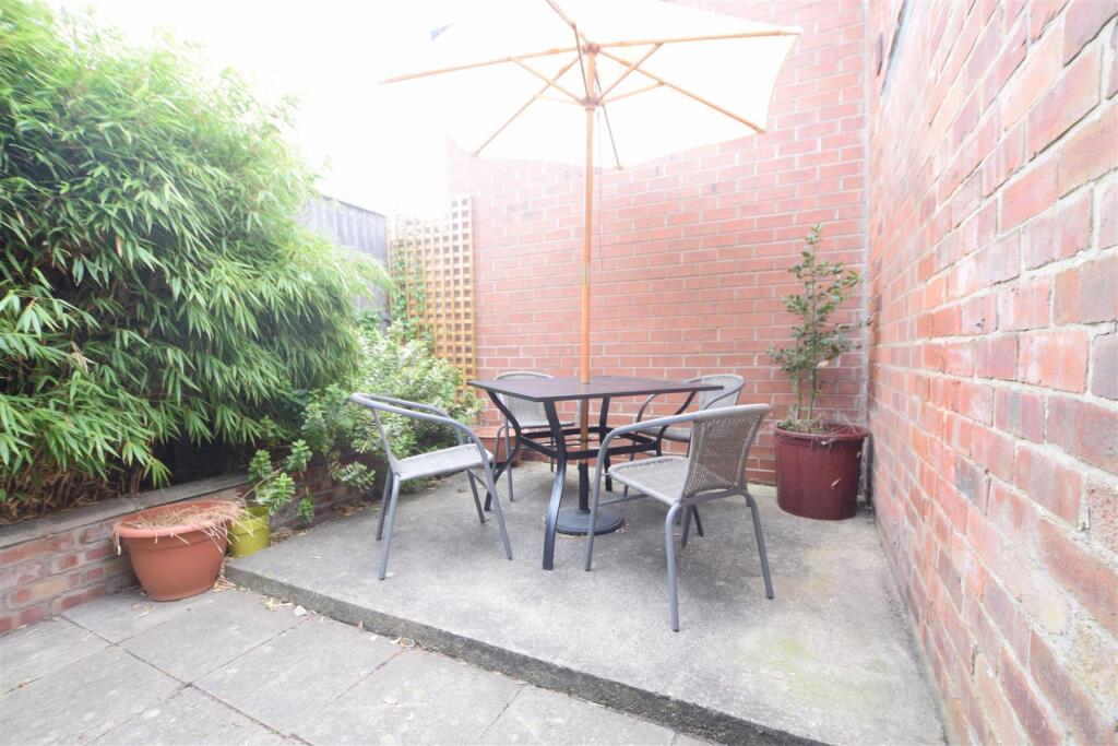 4 bed Mid Terraced House for rent in Harmston. From Cloud Lettings Ltd - Lincoln 4 bed Mid Terraced House for rent in Harmston. From Cloud Lettings Ltd - Lincoln