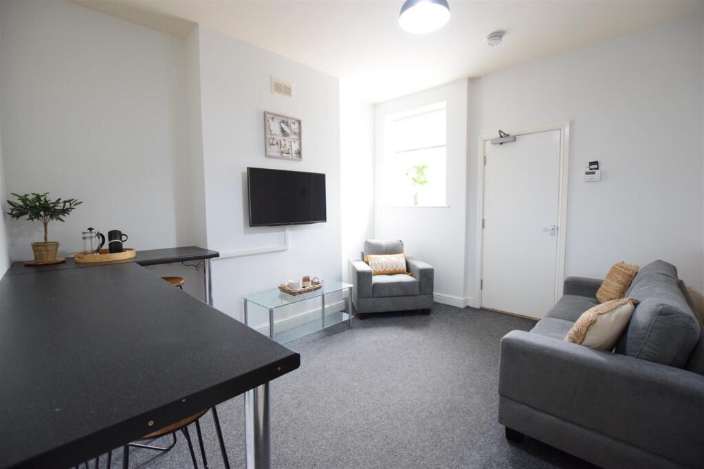 4 bed Mid Terraced House for rent in Riseholme. From Cloud Lettings Ltd - Lincoln