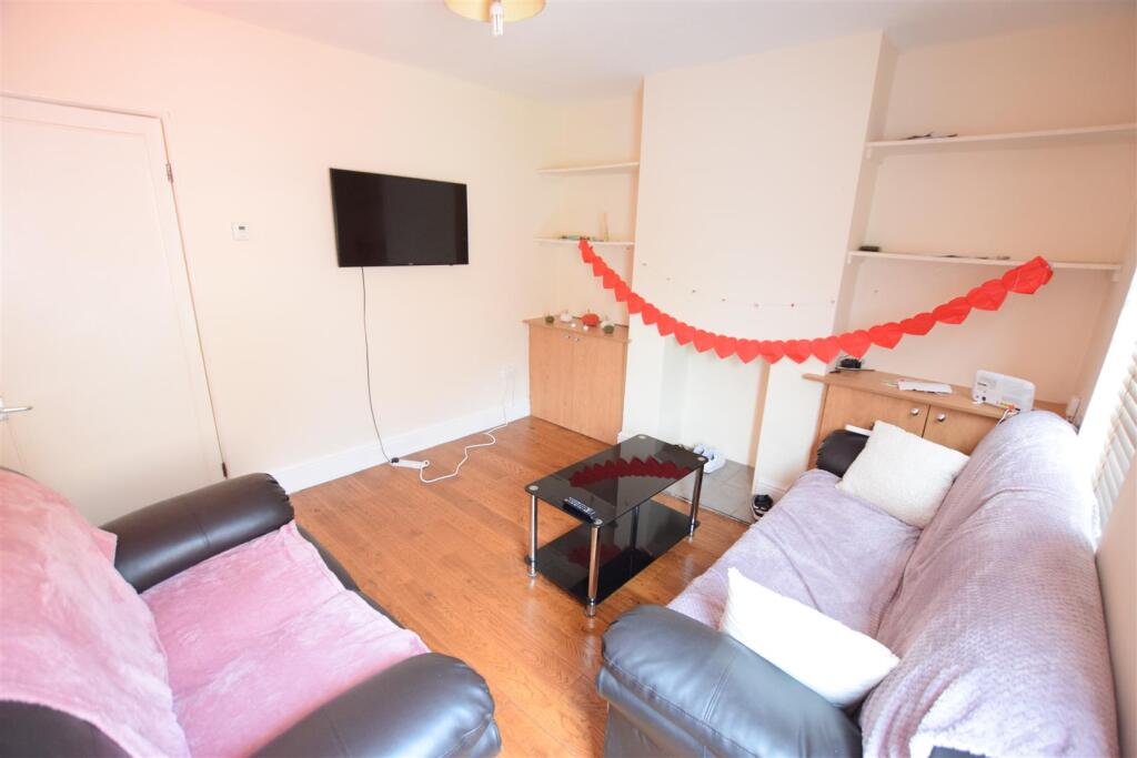 2 bed Mid Terraced House for rent in Lincoln. From Cloud Lettings Ltd - Lincoln 2 bed Mid Terraced House for rent in Lincoln. From Cloud Lettings Ltd - Lincoln