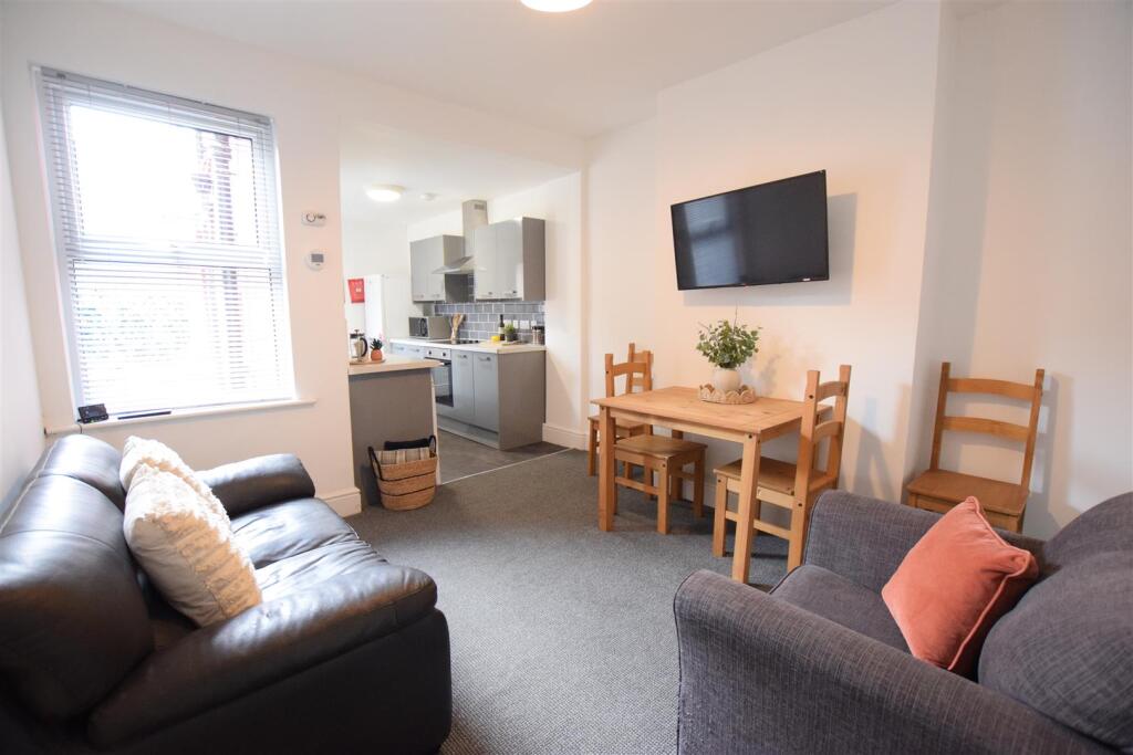 3 bed Mid Terraced House for rent in Lincoln. From Cloud Lettings Ltd - Lincoln