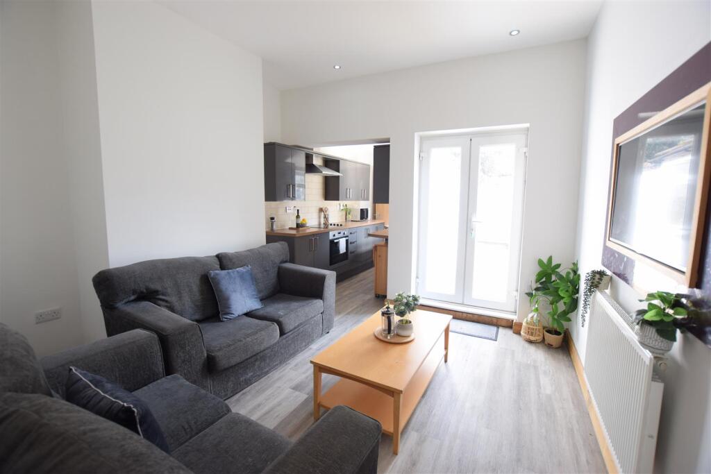 4 bed Mid Terraced House for rent in Lincoln. From Cloud Lettings Ltd - Lincoln