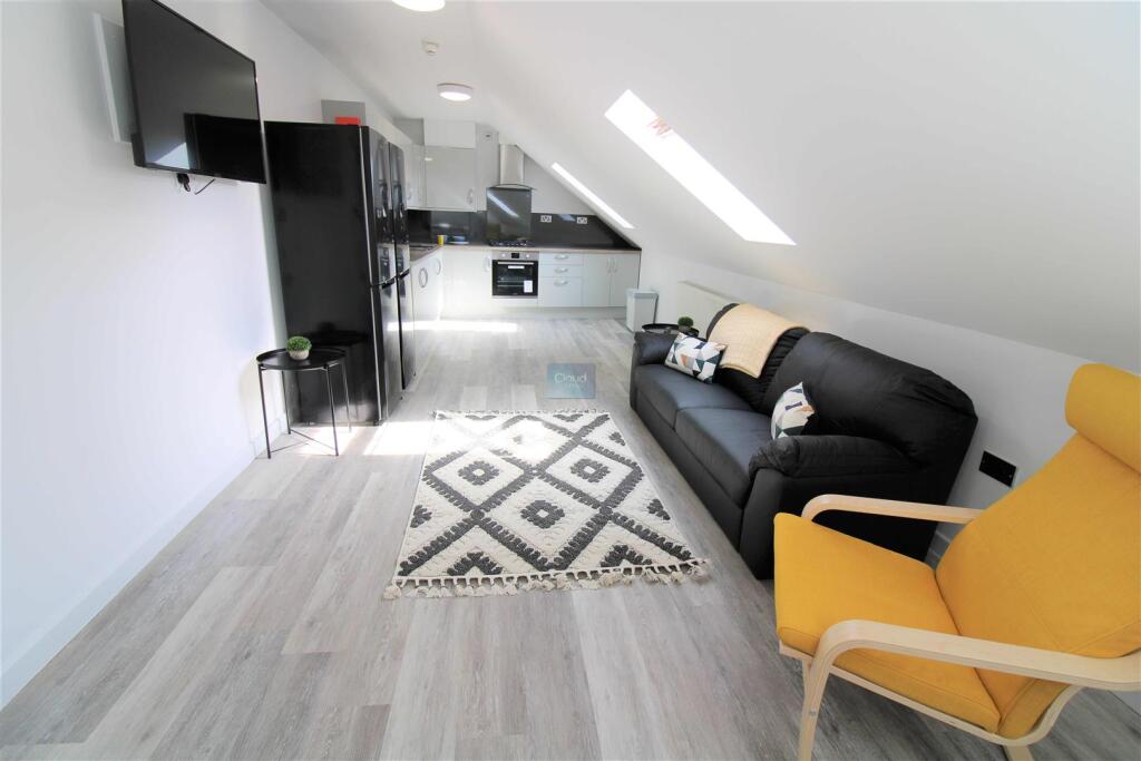 5 bed 1st Floor Flat for rent in Lincoln. From Cloud Lettings Ltd - Lincoln 5 bed 1st Floor Flat for rent in Lincoln. From Cloud Lettings Ltd - Lincoln