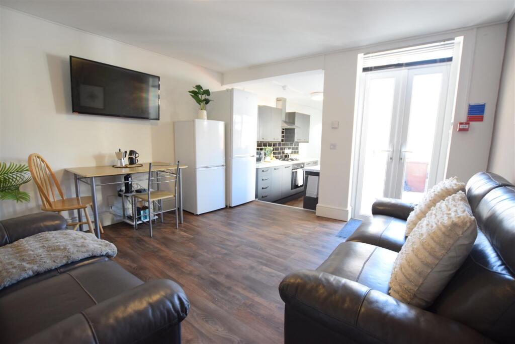 5 bed Mid Terraced House for rent in Lincoln. From Cloud Lettings Ltd - Lincoln 5 bed Mid Terraced House for rent in Lincoln. From Cloud Lettings Ltd - Lincoln