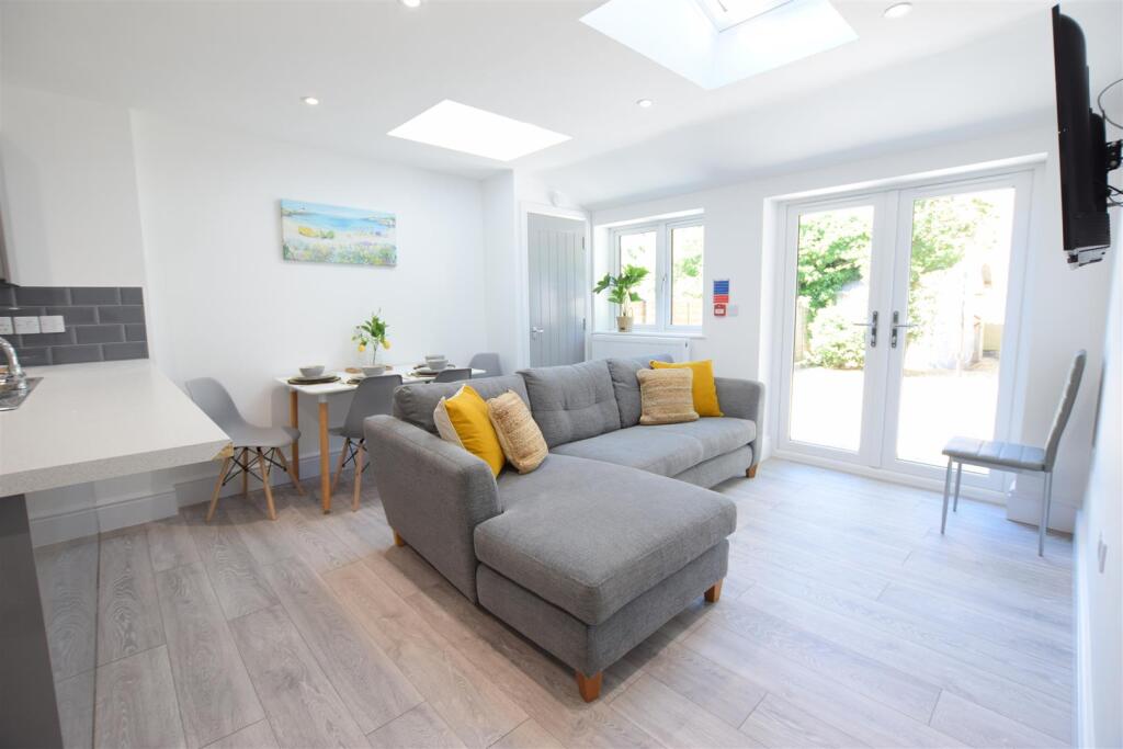 5 bed Mid Terraced House for rent in Lincoln. From Cloud Lettings Ltd - Lincoln