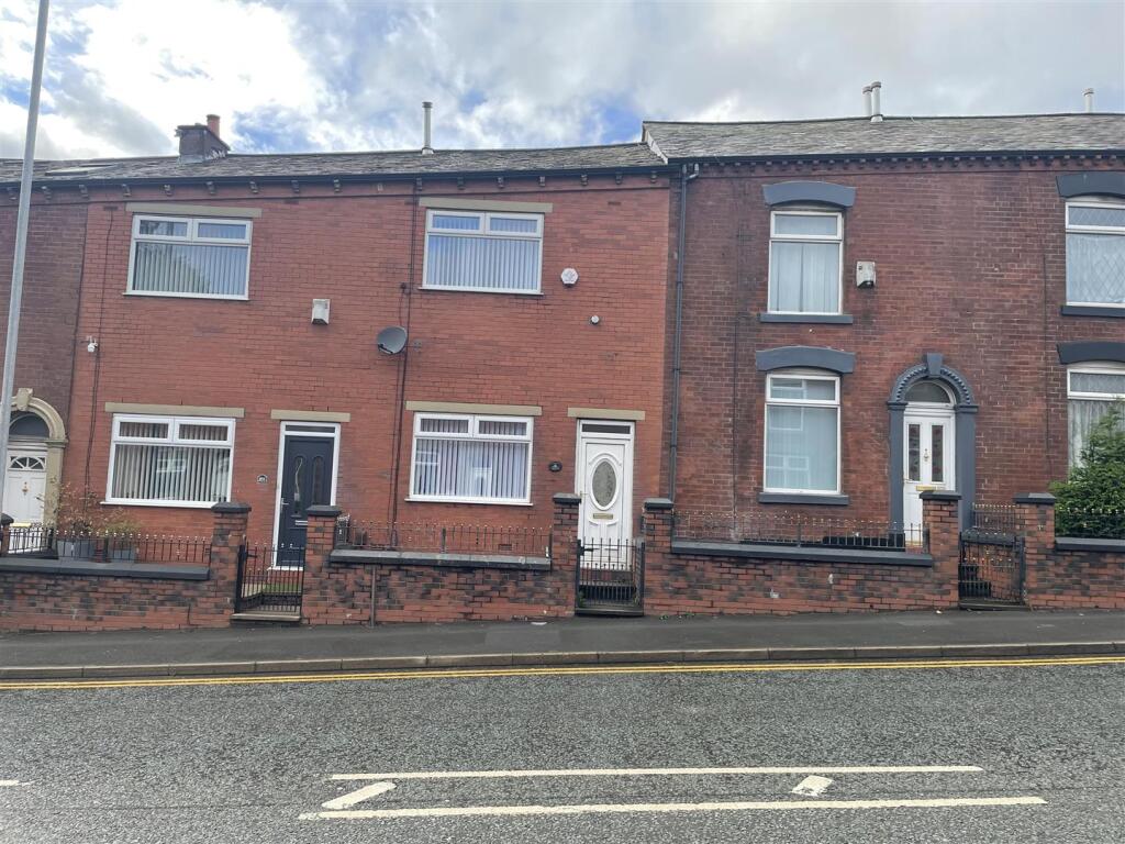 2 bed Mid Terraced House for rent in Oldham. From Reloc8Properties Limited - Halifax