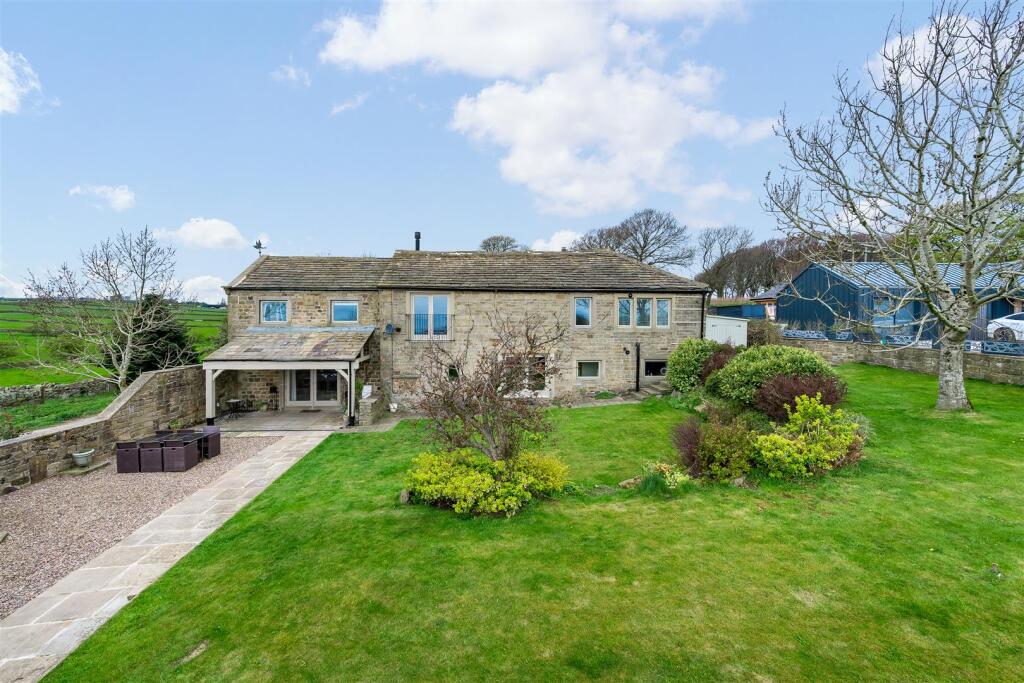5 bed Farm House for rent in Huddersfield. From Reloc8Properties Limited - Halifax