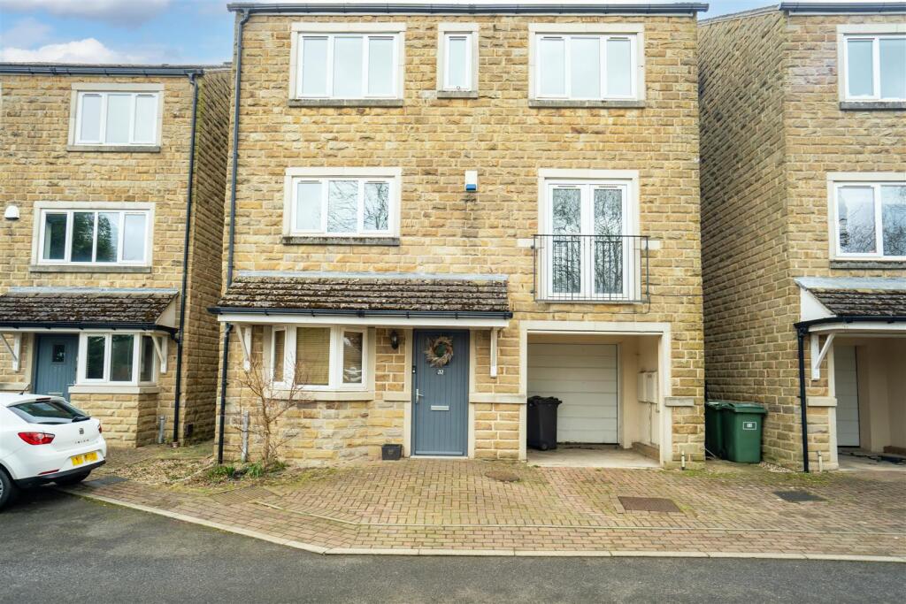 5 bed Detached for rent in Holmfirth. From Reloc8Properties Limited - Halifax