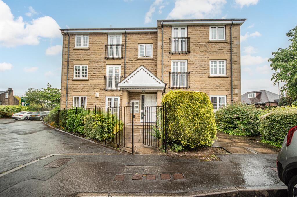 2 bed Apartment for rent in Huddersfield. From Reloc8Properties Limited - Halifax