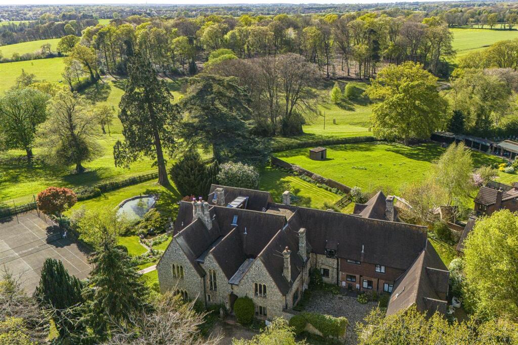 2 bed Apartment for rent in Bryant's Bottom. From Hurst Estate Agents - Hazlemere