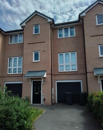 3 bed Town House for rent in Shipley. From Incommunities - Incommunities