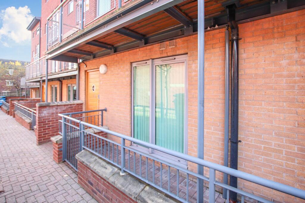 4 bed Studio for rent in Sheffield. From Infinite Property Ltd - Warrington 4 bed Studio for rent in Sheffield. From Infinite Property Ltd - Warrington