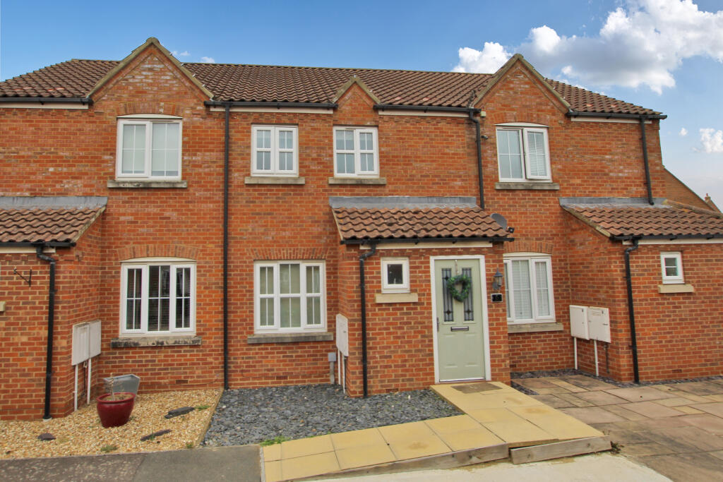 2 bed Mid Terraced House for rent in Sandy. From Inskip & Davie - Sandy and Villages