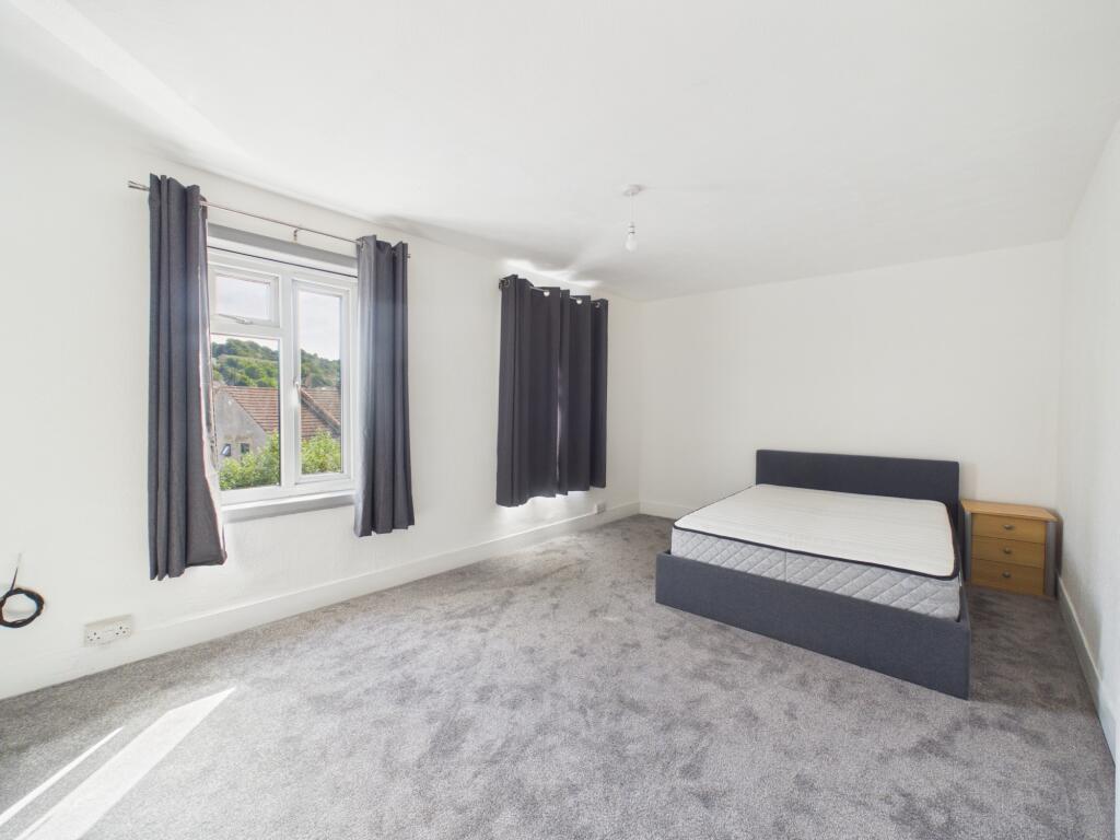 3 bed House Share for rent in Chatham. From Island Homes - Kent