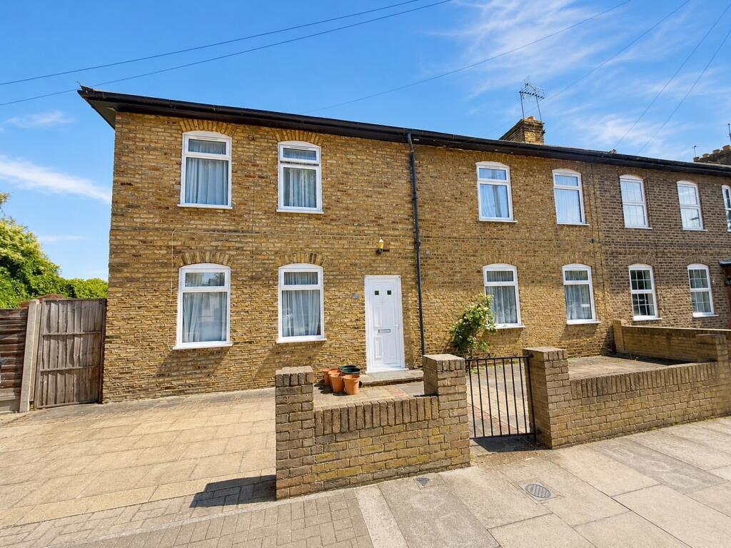4 bed Mid Terraced House for rent in Poplar. From Island Homes - Kent 4 bed Mid Terraced House for rent in Poplar. From Island Homes - Kent