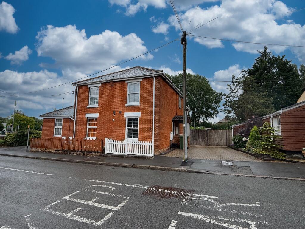 3 bed Semi Detached for rent in Hedge End. From Jackson Bailey - Botley 3 bed Semi Detached for rent in Hedge End. From Jackson Bailey - Botley
