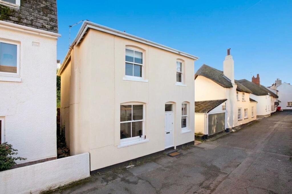 2 bed 1st Floor Flat for rent in Shaldon. From Dart & Partners - Teignmouth