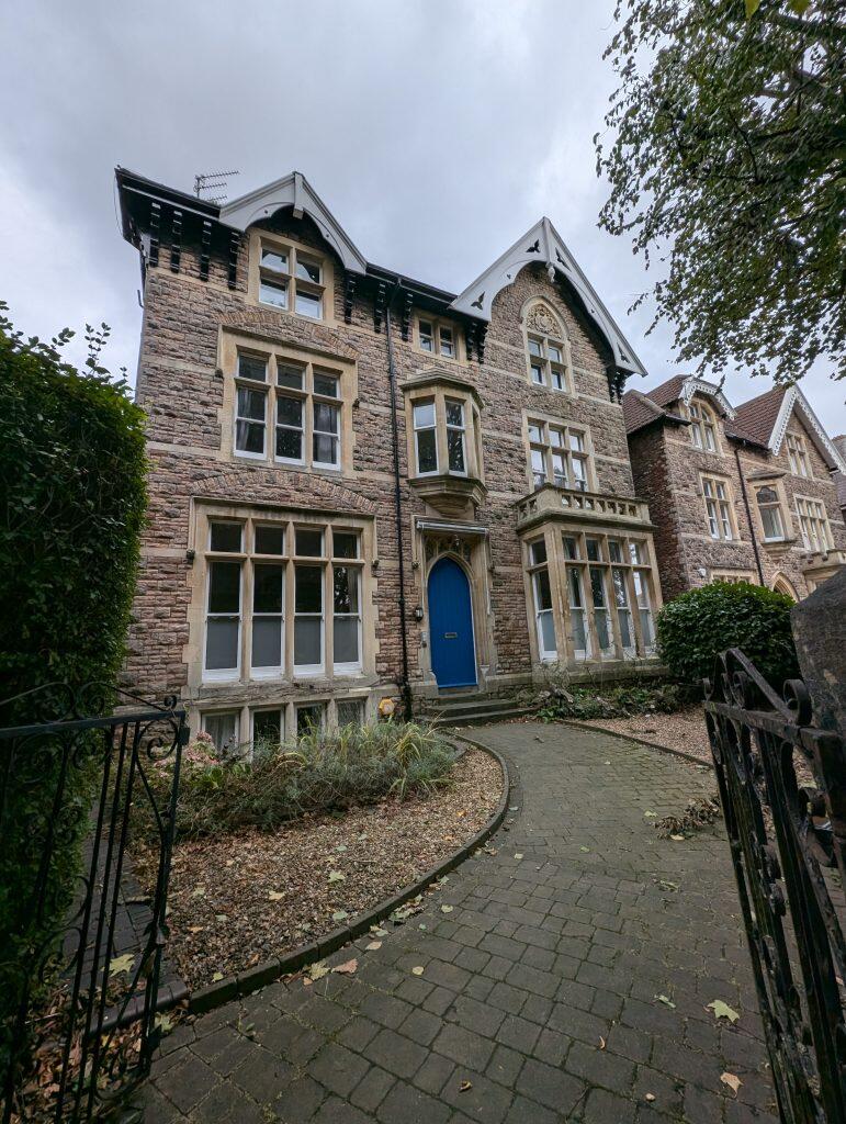 2 bed 1st Floor Flat for rent in Leigh Woods. From Jackson Property Management Ltd - Bristol