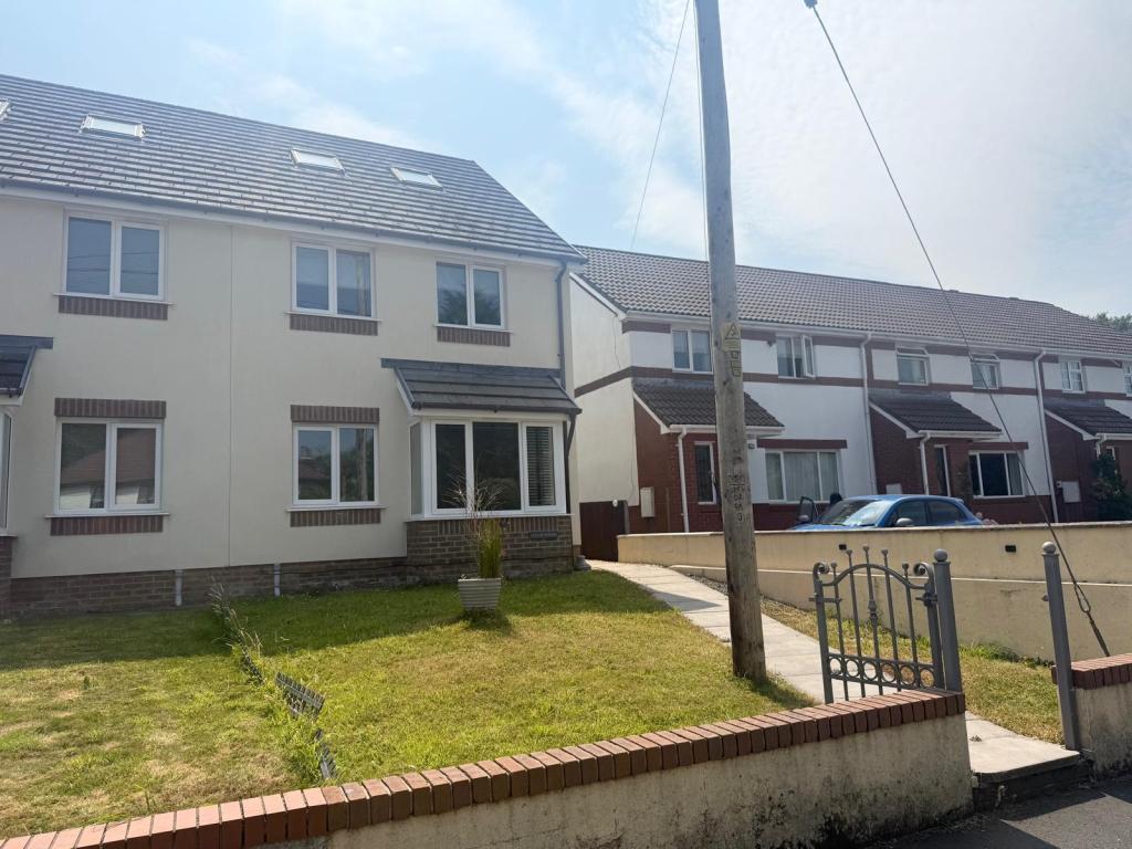 4 bed Semi-Detached for rent in Llanelli. From Swansea West Lettings - Swansea