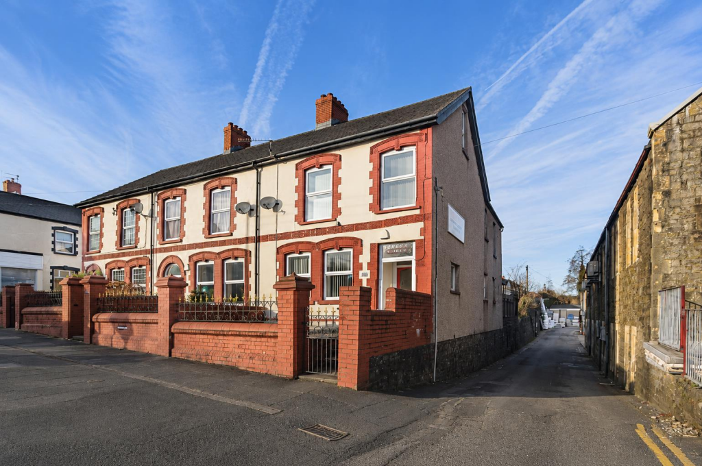 3 bed End of Terrace for rent in Ebbw Vale. From Jeffrey Ross - Llanishen