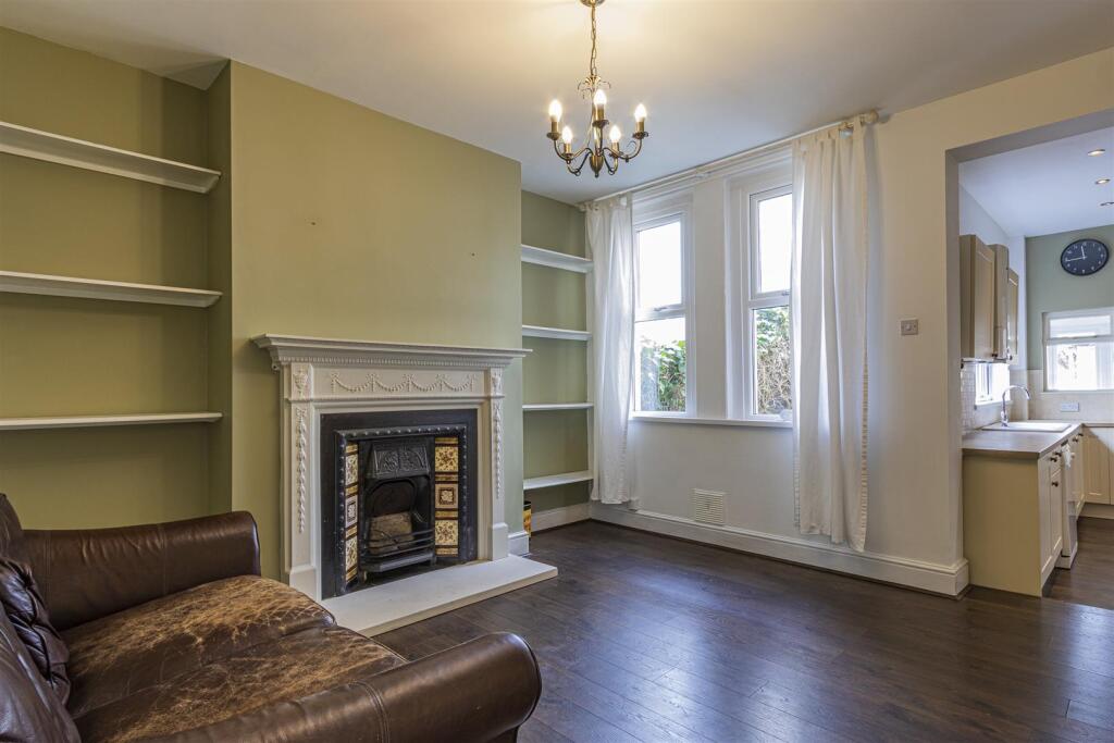 3 bed Mid Terraced House for rent in Cardiff. From Jeffrey Ross - Llanishen 3 bed Mid Terraced House for rent in Cardiff. From Jeffrey Ross - Llanishen