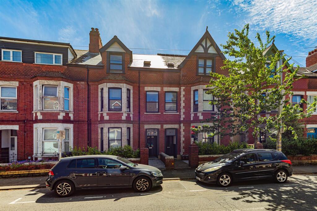 3 bed Apartment for rent in St Fagans. From Jeffrey Ross - Pontcanna