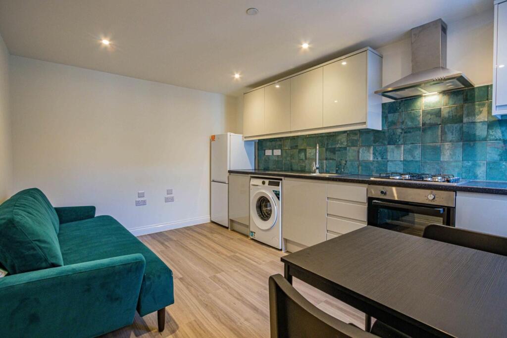 2 bed Private Halls for rent in Cardiff. From Jeffrey Ross - Roath 2 bed Private Halls for rent in Cardiff. From Jeffrey Ross - Roath