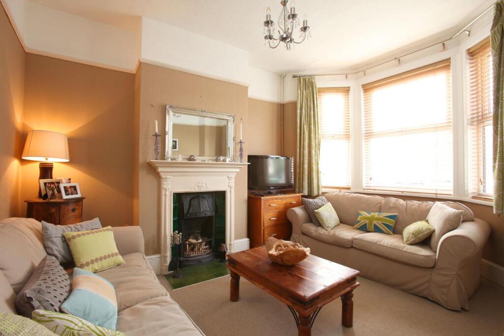 3 bed Mid Terraced House for rent in Cardiff. From Jeffrey Ross - Roath 3 bed Mid Terraced House for rent in Cardiff. From Jeffrey Ross - Roath