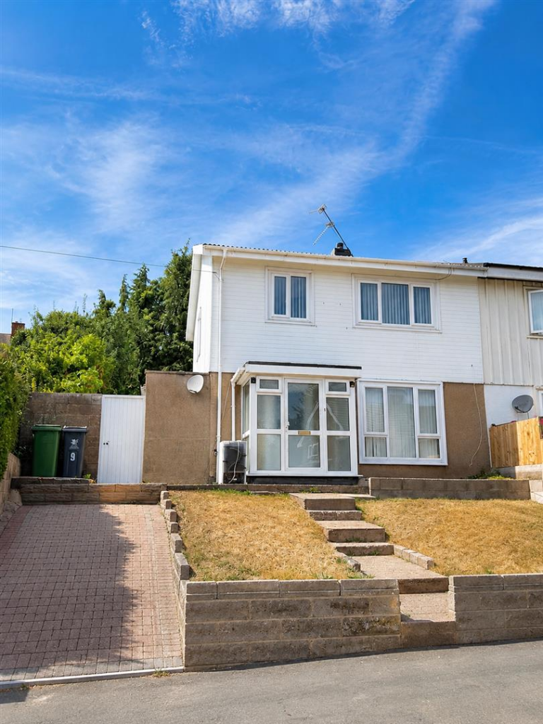 3 bed End of Terrace for rent in Llanbedr Gwynllwg. From Jeffrey Ross - Roath 3 bed End of Terrace for rent in Llanbedr Gwynllwg. From Jeffrey Ross - Roath