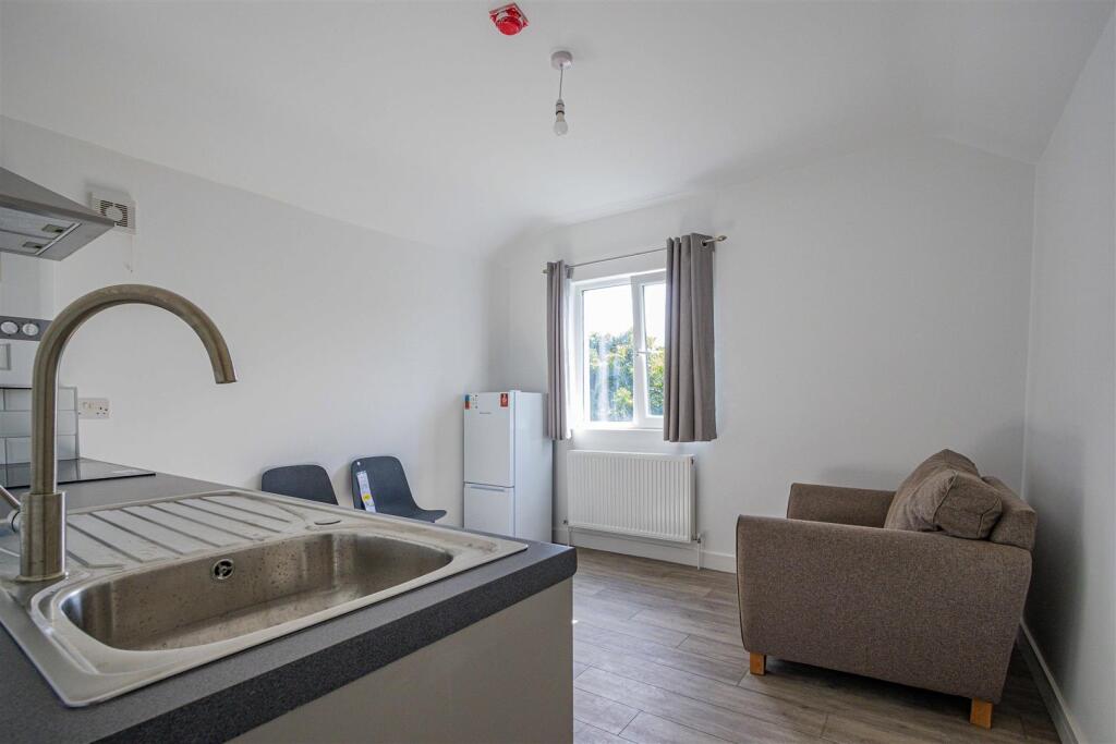 1 bed 1st Floor Flat for rent in Cardiff. From Jeffrey Ross - Roath