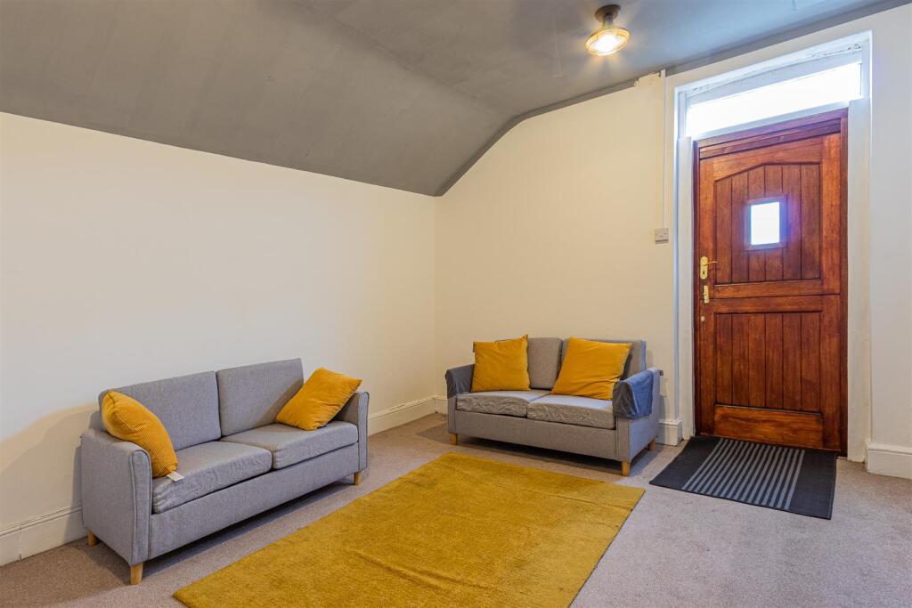 3 bed 1st Floor Flat for rent in Cardiff. From Jeffrey Ross - Roath