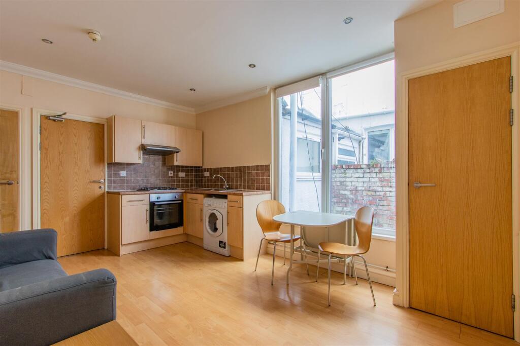 2 bed 1st Floor Flat for rent in Cardiff. From Jeffrey Ross - Roath 2 bed 1st Floor Flat for rent in Cardiff. From Jeffrey Ross - Roath
