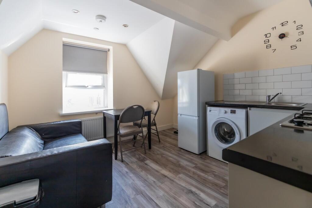 2 bed Private Halls for rent in Cardiff. From Jeffrey Ross - Roath