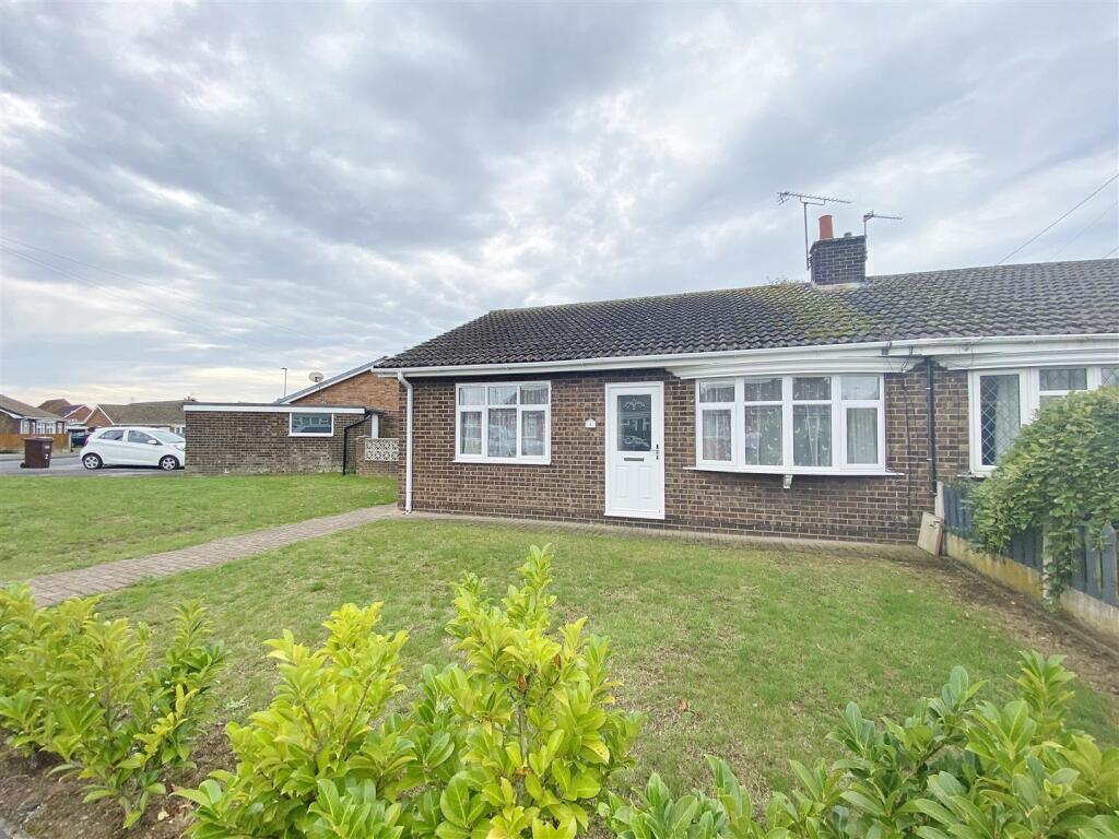 2 bed Semi-detached bungalow for rent in Camblesforth. From Jigsaw Letting - Selby 2 bed Semi-detached bungalow for rent in Camblesforth. From Jigsaw Letting - Selby