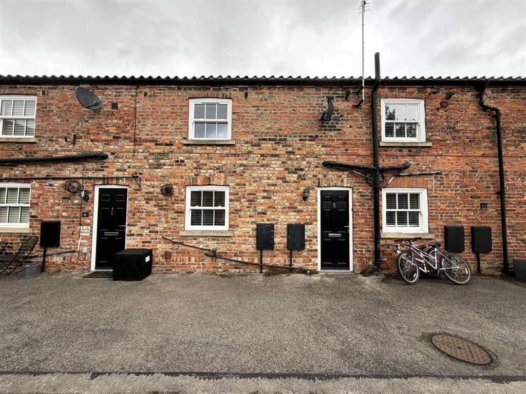 2 bed Mid Terraced House for rent in Howden. From Jigsaw Letting - Selby