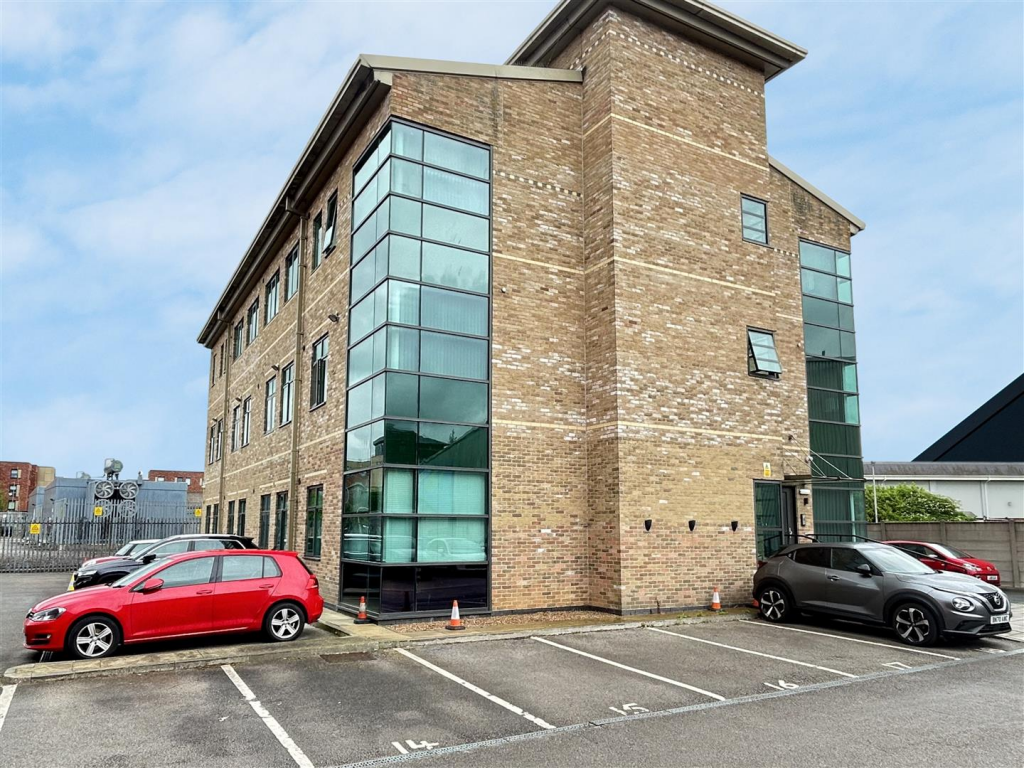 4 bed Studio for rent in Osbaldwick. From Jigsaw Letting - Selby