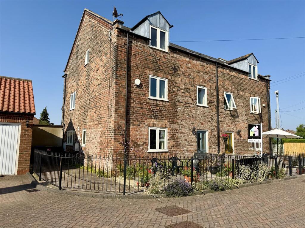 4 bed Semi Detached for rent in Cliffe. From Jigsaw Letting - Selby 4 bed Semi Detached for rent in Cliffe. From Jigsaw Letting - Selby