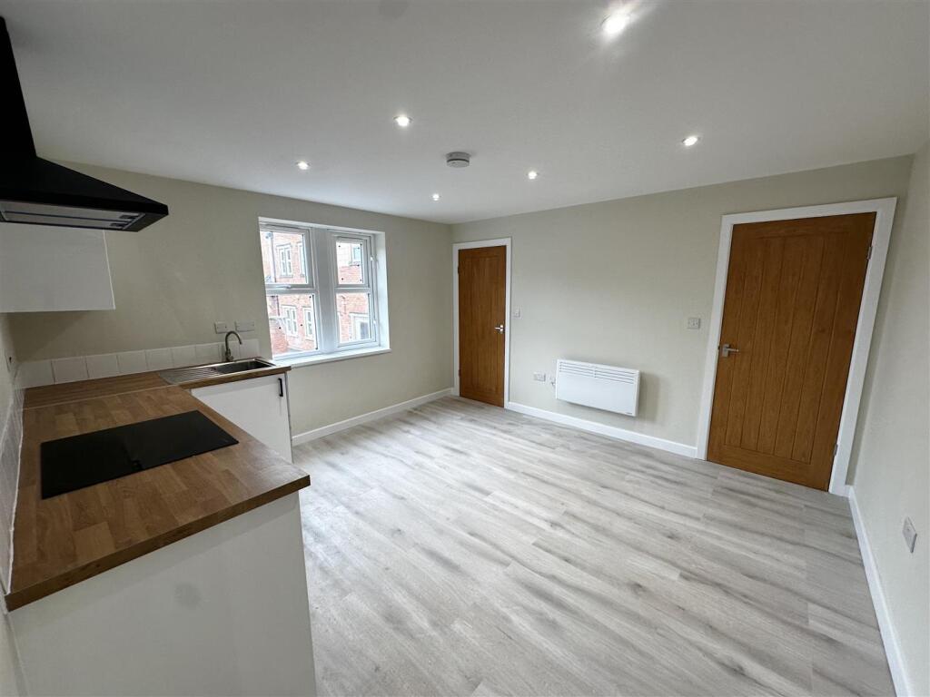 1 bed Apartment for rent in Bickenhill. From Senate Property Services - Knowle