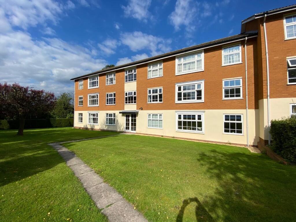 2 bed Apartment for rent in Knowle. From Senate Property Services - Knowle