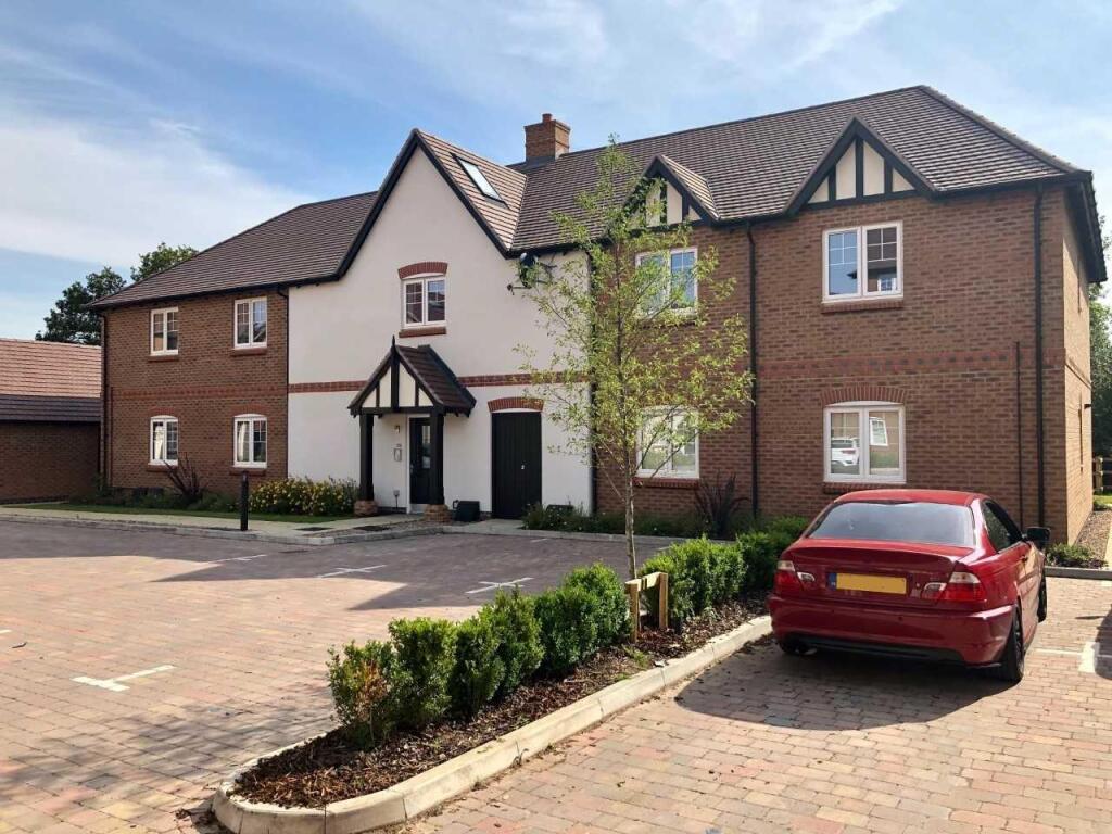 2 bed Apartment for rent in Carol Green. From Senate Property Services - Knowle